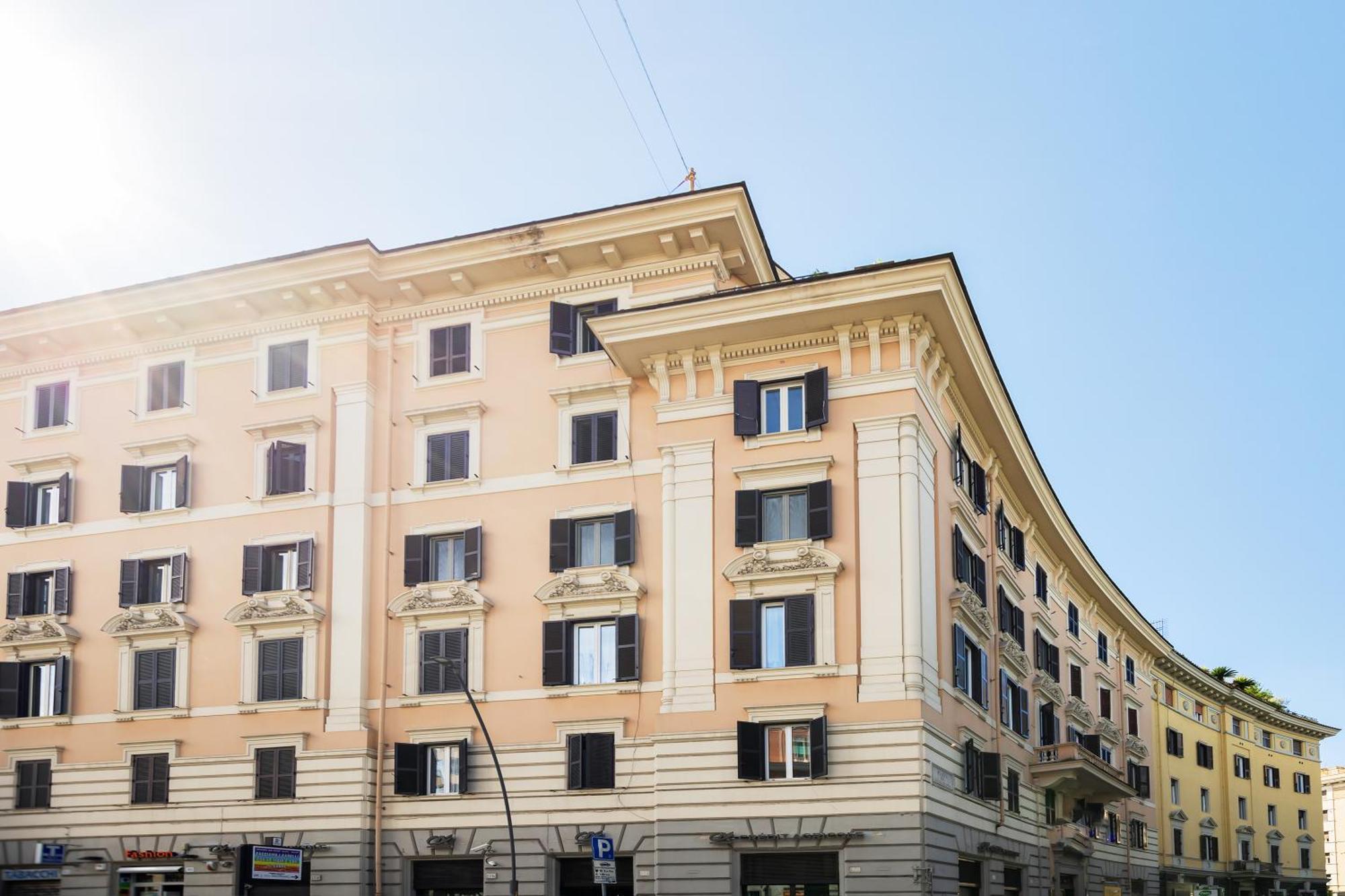 Live Roma - Chez Le Roi Luxury Apartment Exterior photo